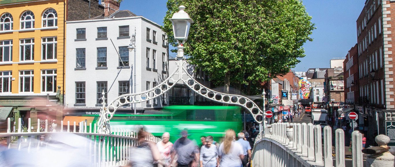 DoDublin Bus passes Ha'penny bridge